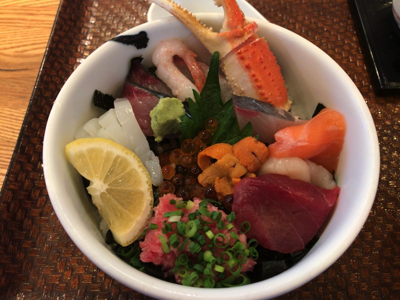 【海鮮丼 日の出】福岡長浜市場買い付けのスペシャル海鮮丼を味わいました。