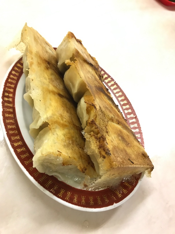 【餃子の李（リー）】肉汁たっぷり本格的大型餃子をたっぷりと味わいました。