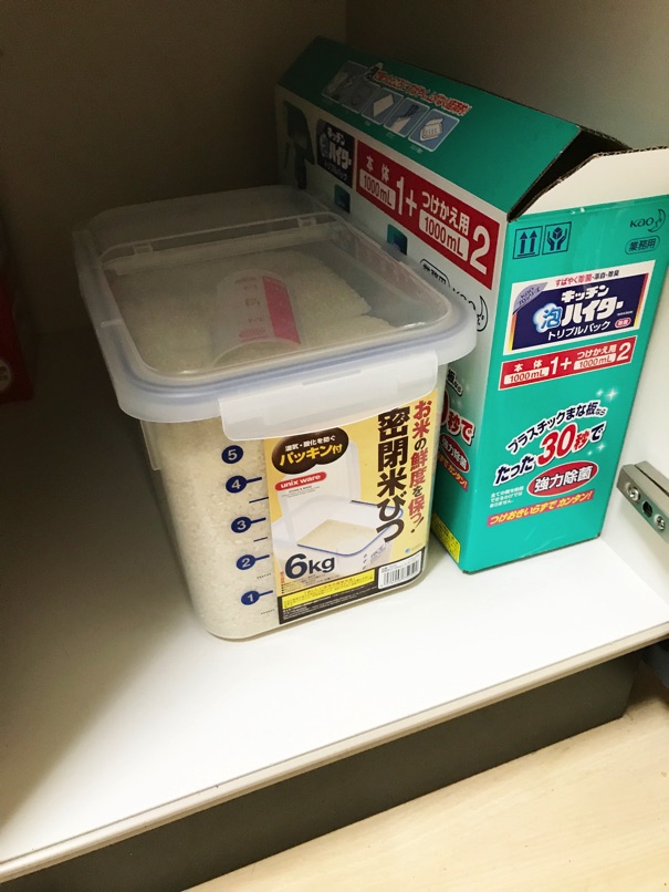 【アスベル 密閉米びつ6kg】お手頃！８００円以下の格安米びつ  密閉構造でお米の鮮度を保つ仕組みがスゴかった