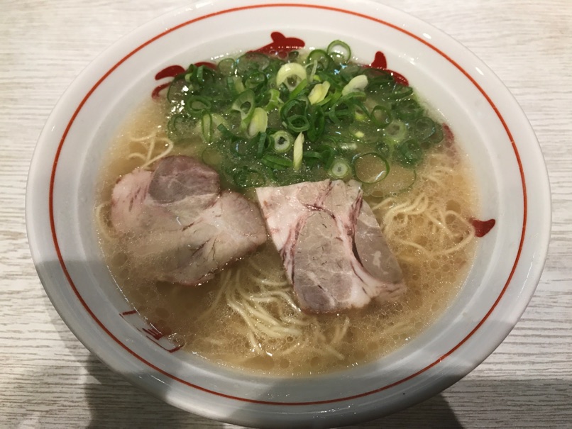 【やまちゃん 天神店】長浜屋台発祥 あっさりとんこつラーメンをいただきました。