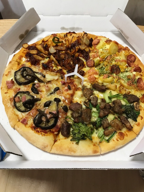 pizzaHat_hkt_4.jpg PizzaHat hkt 4