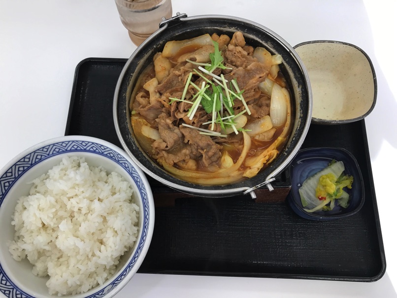 【吉野家】西日本限定「牛肉と牛モツの旨辛味噌鍋膳」スープでじんわりカラダが温まる鍋でした。