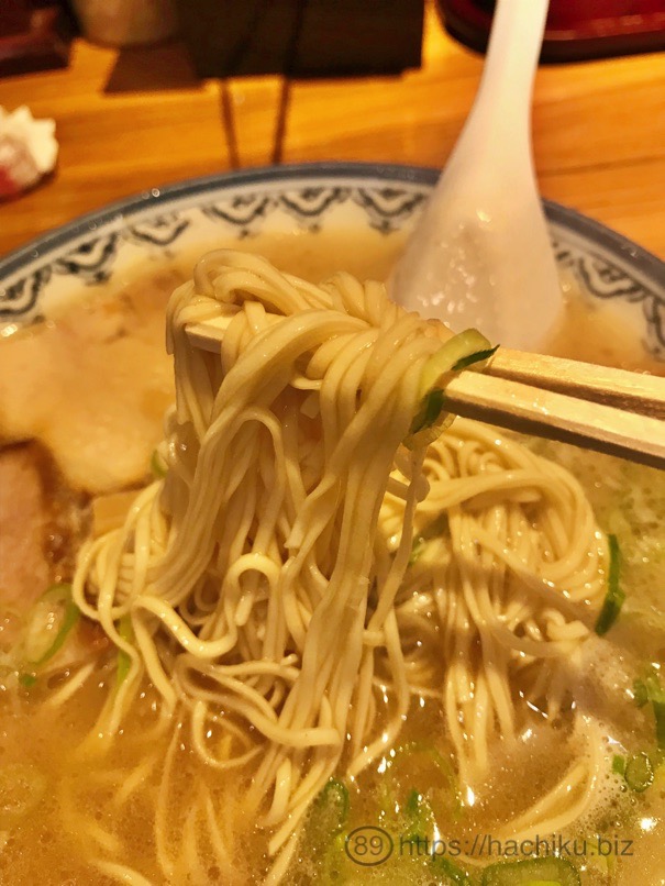 天神赤のれん　ラーメン　麺